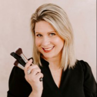 <div class="editor-content"><p><strong>Carla Viljoen</strong></p></div>, <div class="editor-content"><p>MUA and Brushstroke Tutor</p></div>