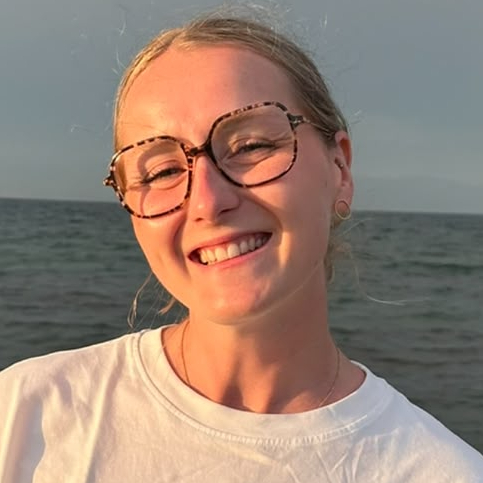 <div class="editor-content"><p>Louisa LECOURT</p></div>, Author Position