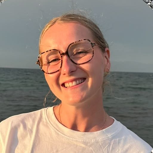 <div class="editor-content"><p>Louisa</p></div>, Author Position