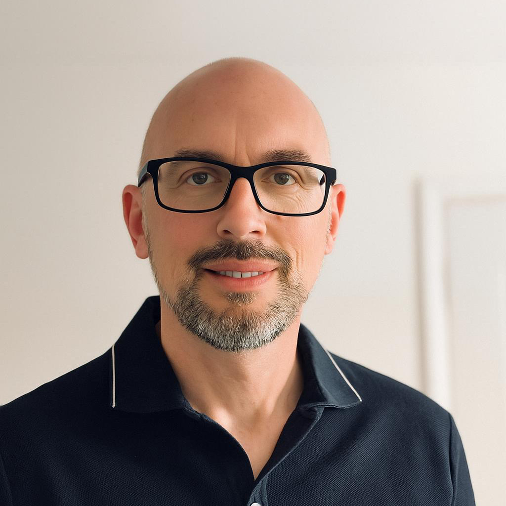 <div class="editor-content"><p>Simon, 51</p></div>, 