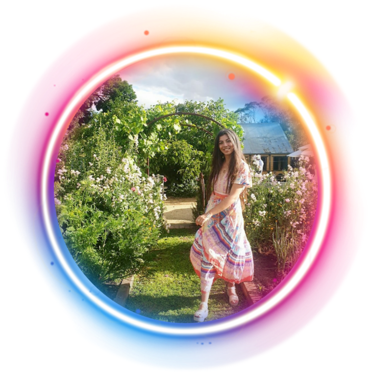 <div class="editor-content"><p><span style="font-size: 1.25rem"><strong>Carlyn Hollingsworth</strong></span></p></div>, 