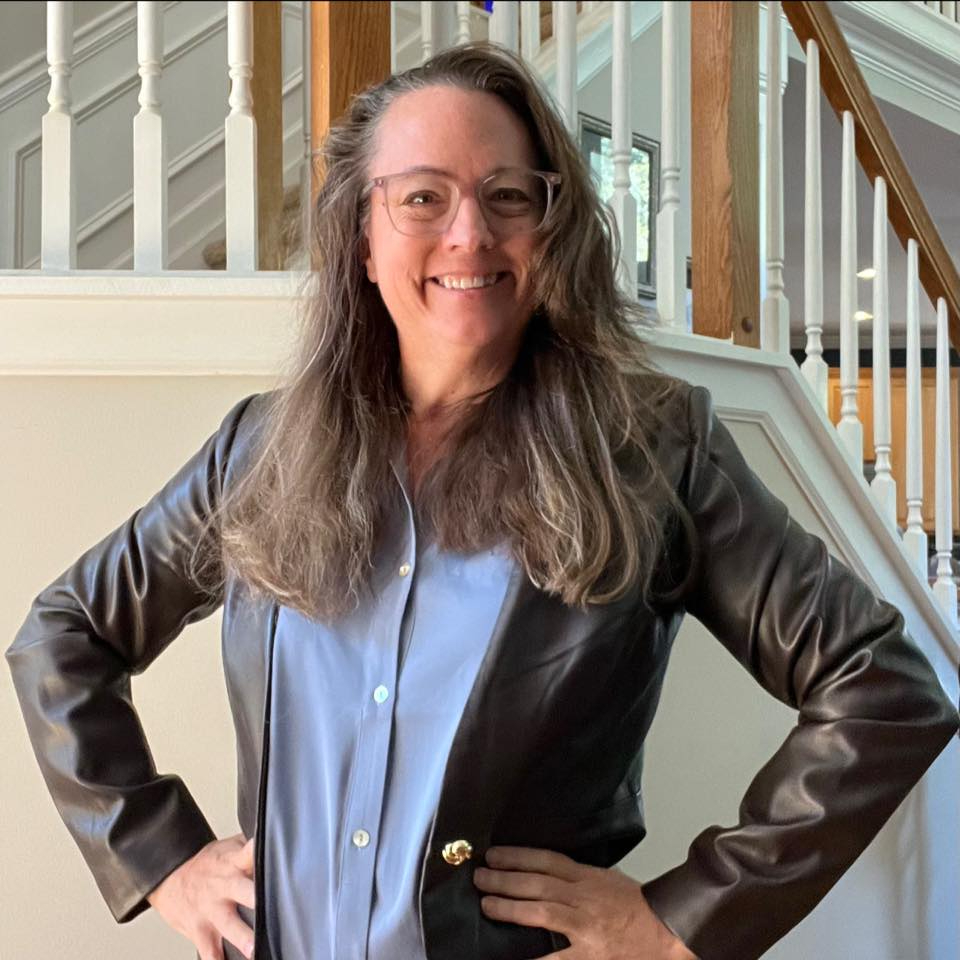 <div class="editor-content"><p>Christine J.</p></div>, 