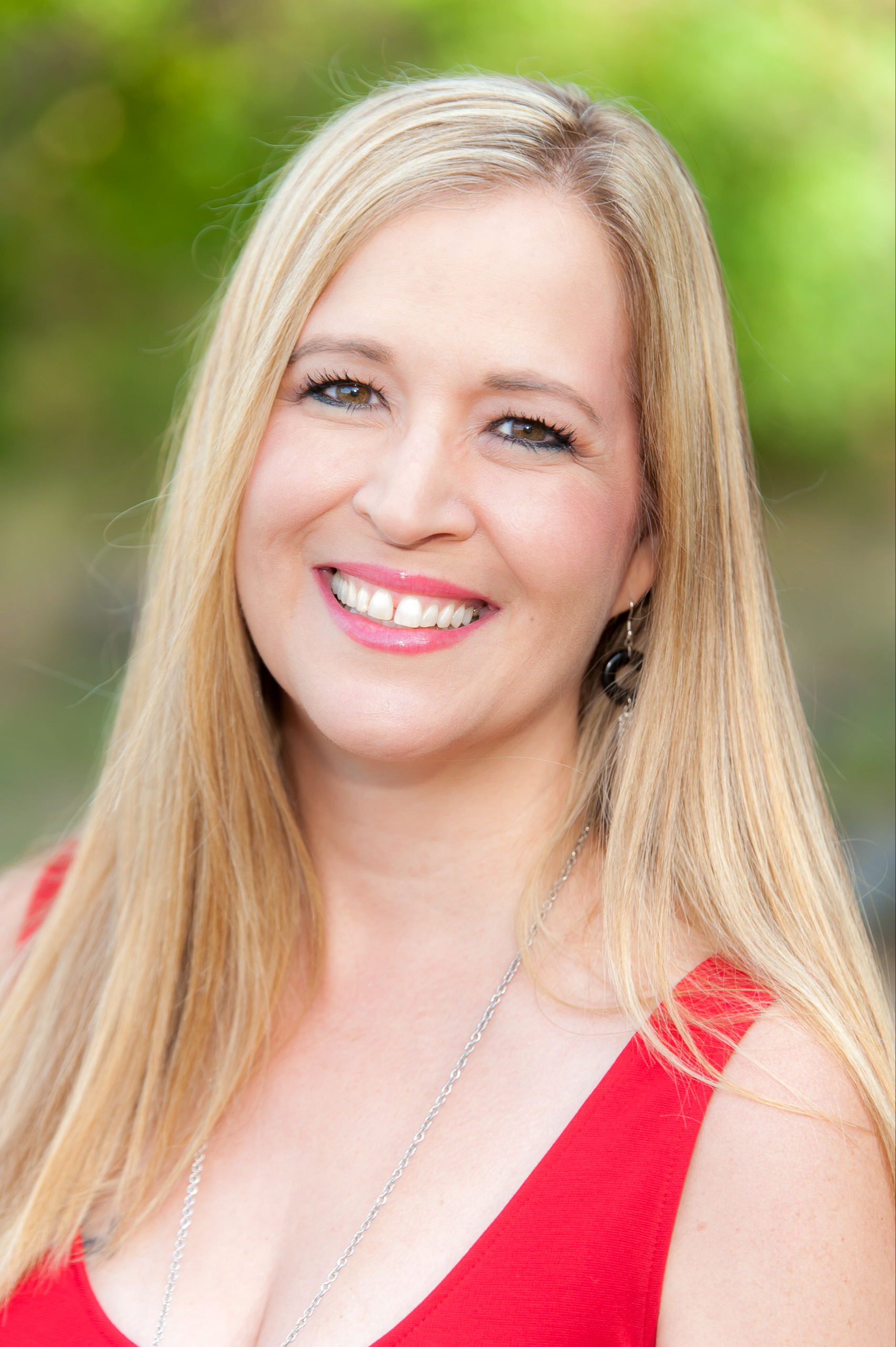 <div class="editor-content"><p>Jacqueline</p></div>, <div class="editor-content"><p>Knowledge Creator</p></div>