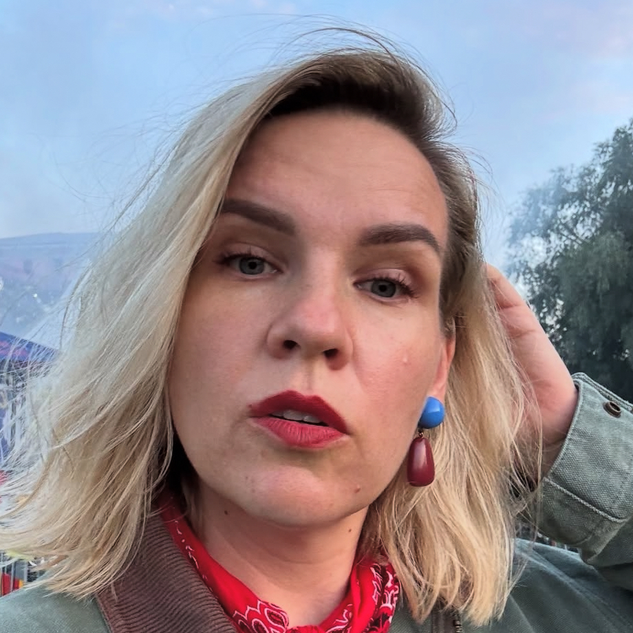 <div class="editor-content"><p>Ilze</p></div>, 