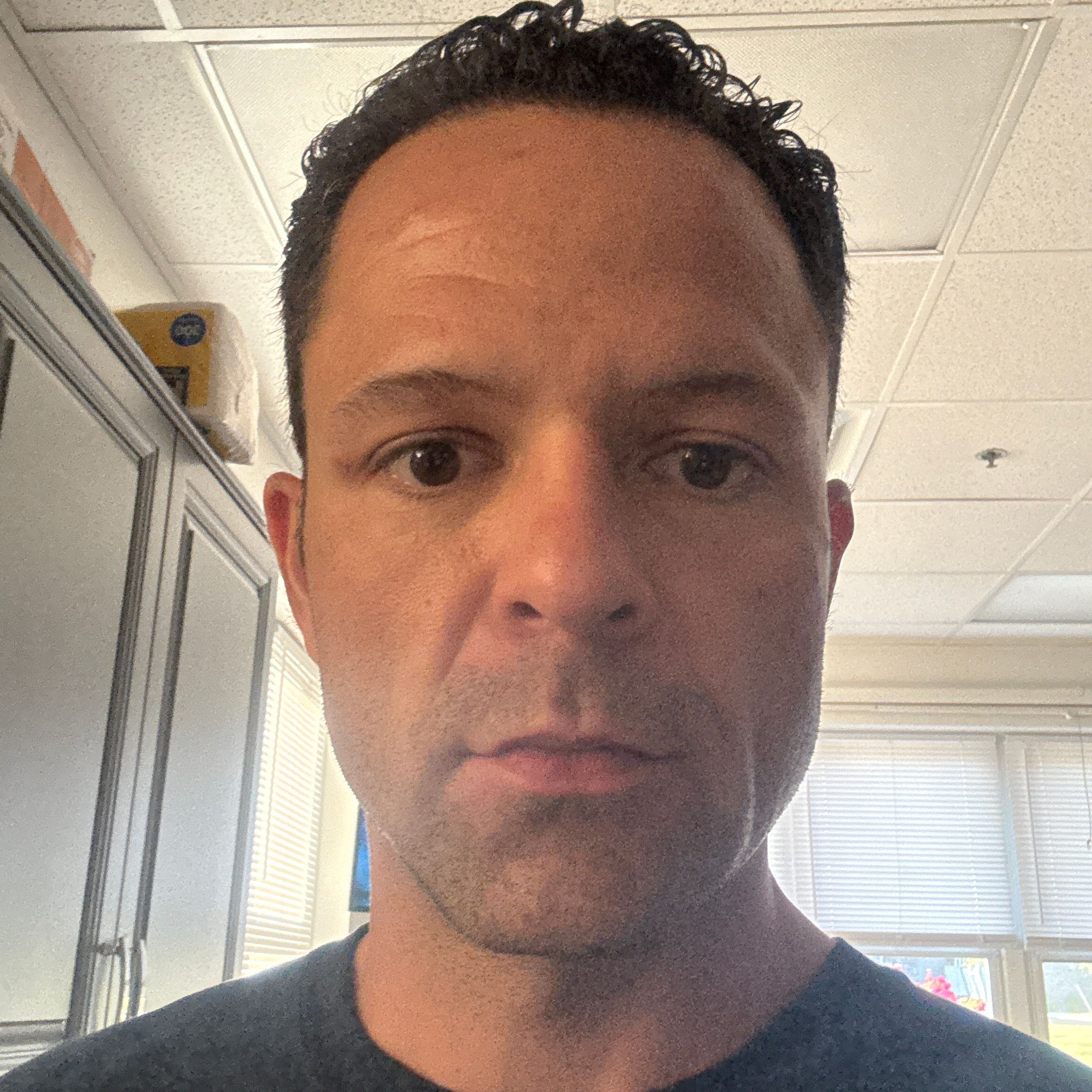 <div class="editor-content"><p><span style="font-size: 1.25rem; color: rgb(16, 119, 150)">★ ★ ★ ★ ★</span></p><p><span style="color: rgb(153, 0, 153)"><strong>JOHN SILVA</strong></span></p></div>,