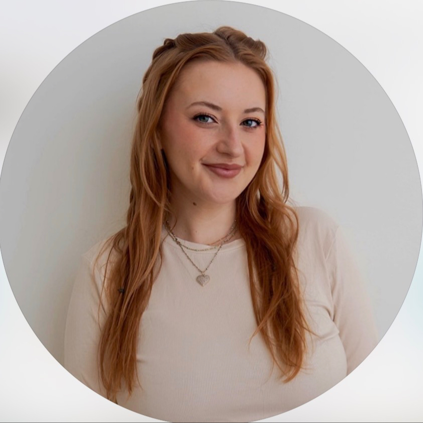 <div class="editor-content"><p>Lynsey Newsham</p></div>, <div class="editor-content"><p>Travel Pilates Instructor And Student&nbsp;</p></div>