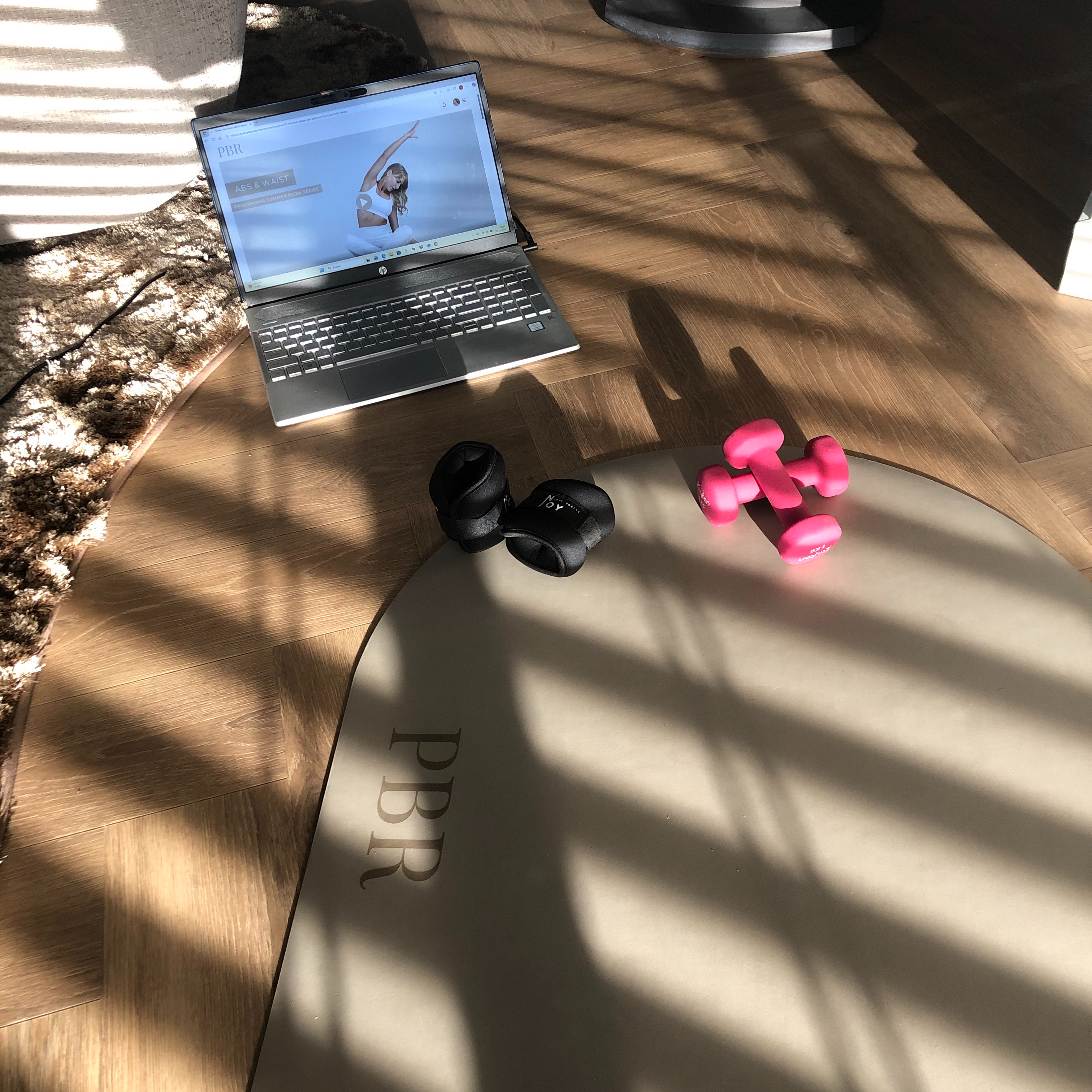 <div class="editor-content"><p>Melissa</p></div>, <div class="editor-content"><p>PBR lid</p></div>