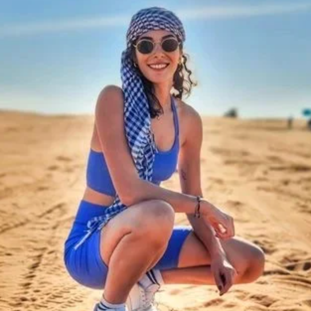 , <div class="editor-content"><p>@sarahdunya</p></div>