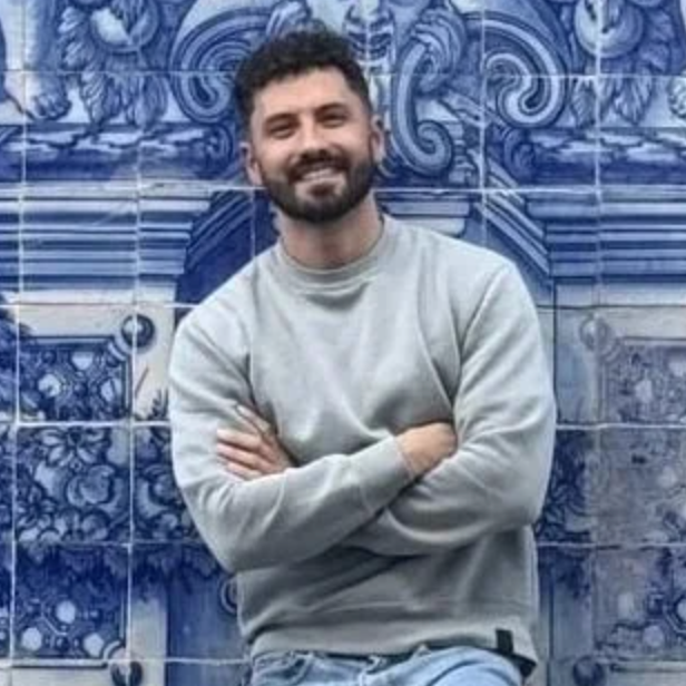 , <div class="editor-content"><p>@pedromtrindade.dance</p></div>