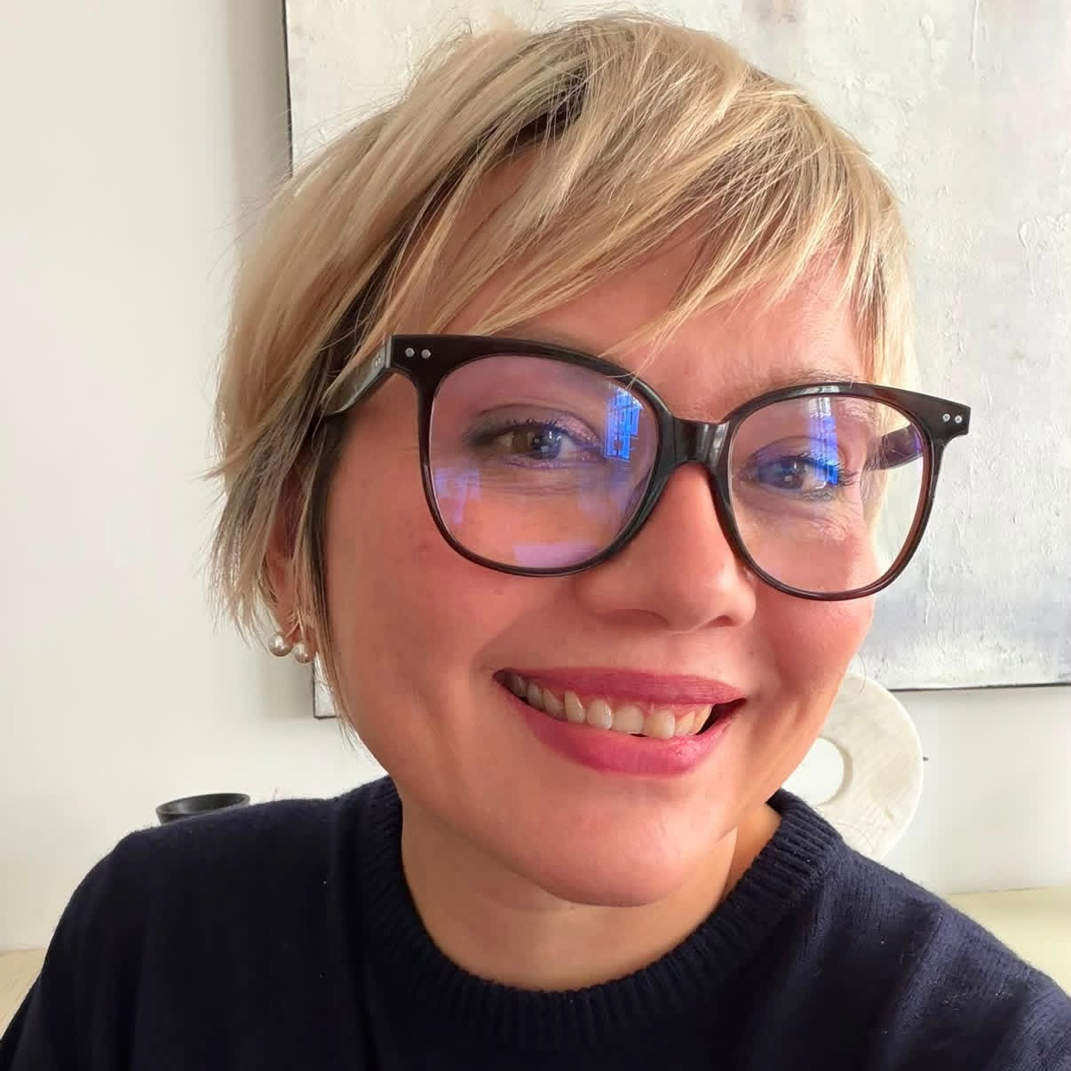 <div class="editor-content"><p>Cara, 55</p></div>, 