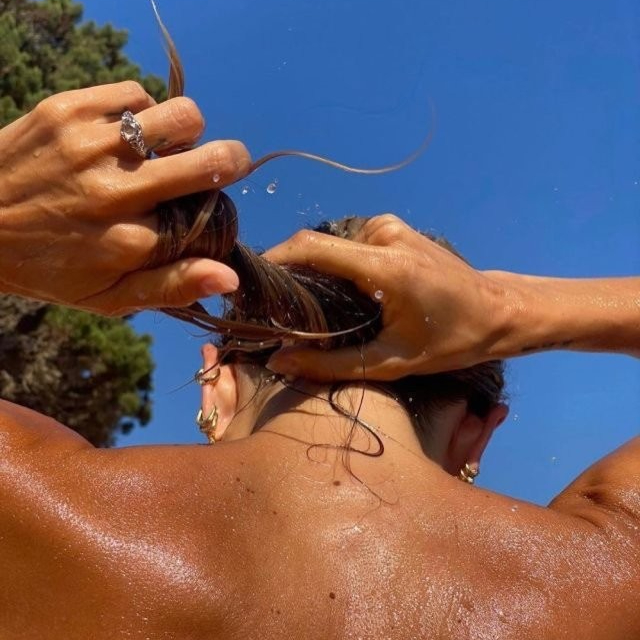 <div class="editor-content"><p>★★★★★</p></div>, <div class="editor-content"><p>United States</p></div>