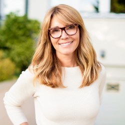 <div class="editor-content"><p>Janet M.</p></div>, <div class="editor-content"><p>APP MEMBER</p></div>