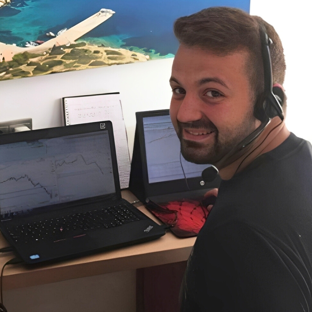 <div class="editor-content"><p>Martin Dimitrov</p></div>, <div class="editor-content"><p>Trading Course Student</p></div>