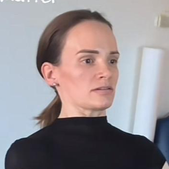 <div class="editor-content"><p>Kristie Smith</p></div>, 