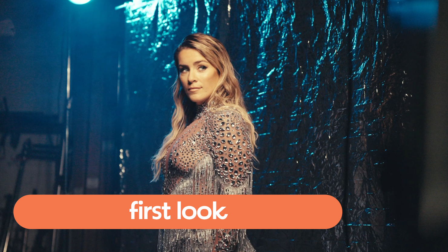first look: lucie jones in concert